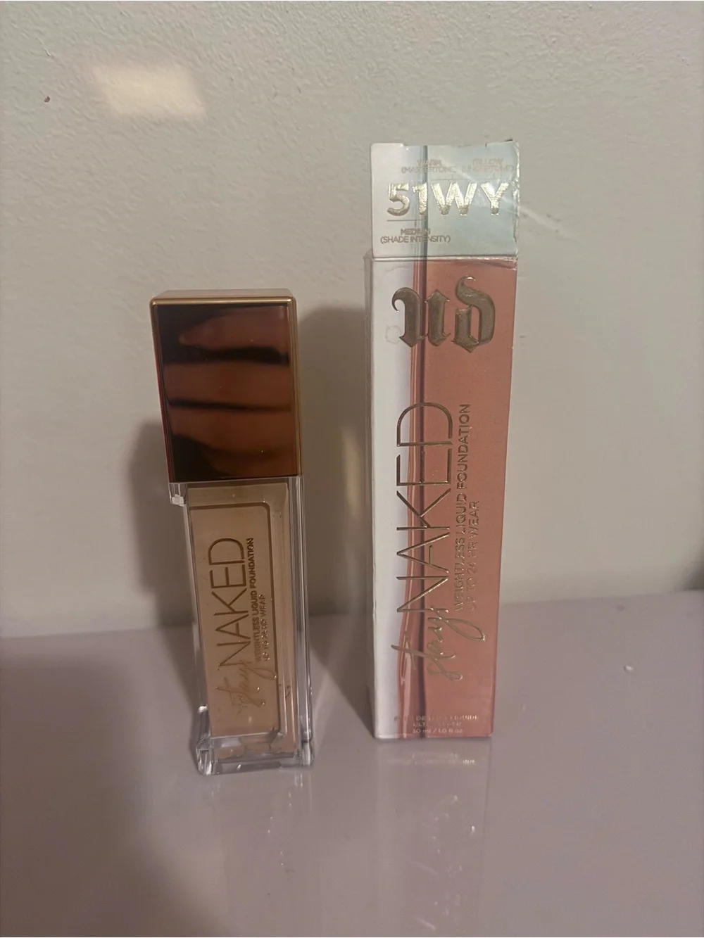 Urban Decay Stay Naked Weightless Liquid Foundation - Peachy Beige